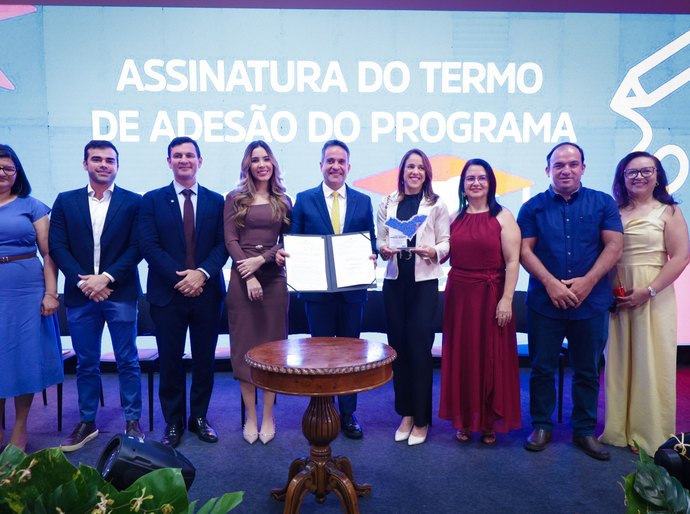 Governo premia municípios com melhor IDEB e renova pactuação do Programa Escola 10