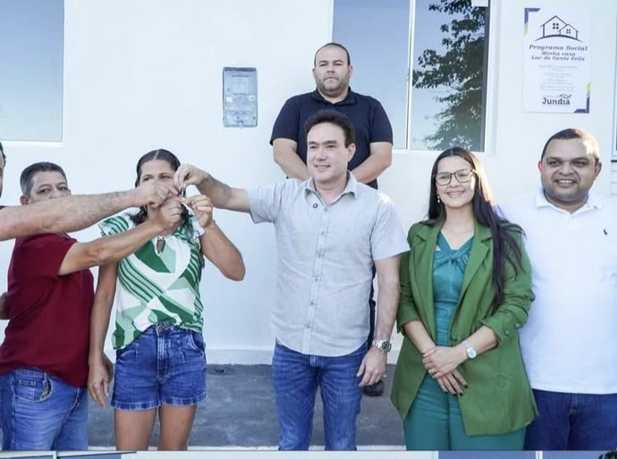 Prefeito Jorge Galvão entrega a 23ª moradia do programa Minha Casa, Lar de Gente Feliz, em Jundiá