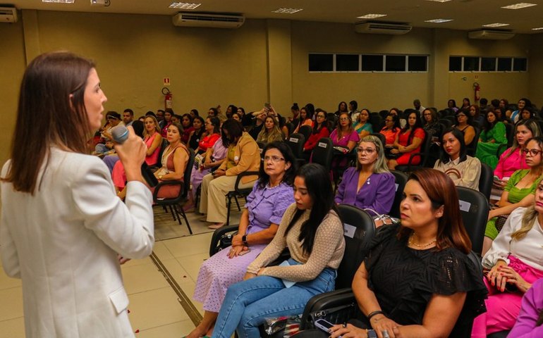 Dia da Mulher é marcado por palestra, roda de conversa e homenagens na OAB Alagoas