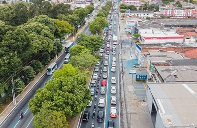 Infrações por uso indevido da faixa preferencial de ônibus aumentam em 933,8% na capital