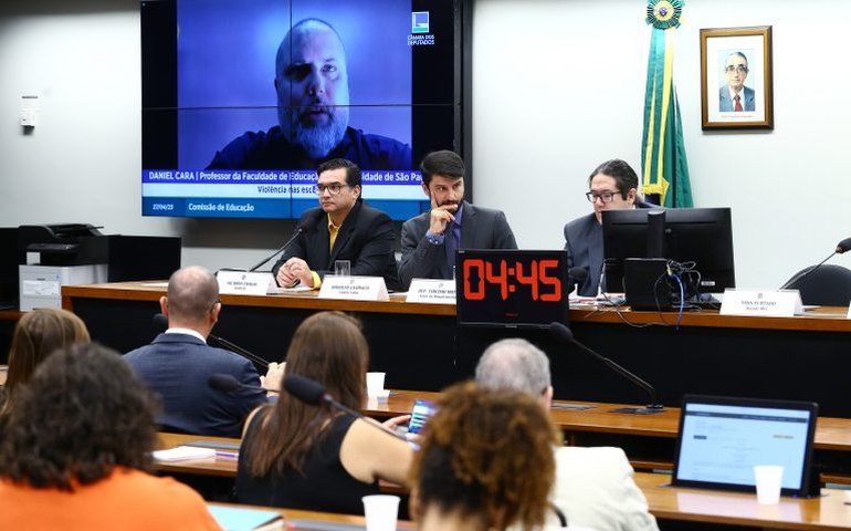 Especialistas defendem mobilização da comunidade escolar e monitoramento da internet contra violência nas escolas