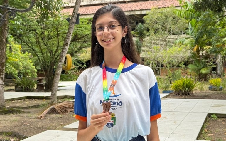 Medalhista da OBMEP representa estudantes alagoanos em evento internacional