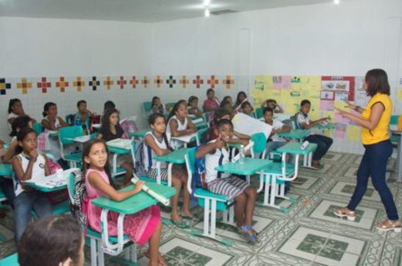Prefeito Chico Vigário aponta avanços na Educação atalaiense