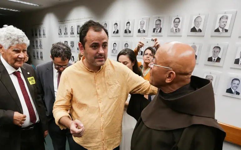 Greve de fome: Braga acampa na Câmara após Conselho votar cassação