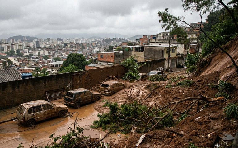 Chuva forte causa alagamentos e deslizamentos no Rio
