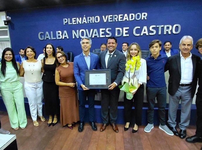 Câmara reconhece contribuições de Rafael Brito à educação com Comenda Senador Aurélio Viana