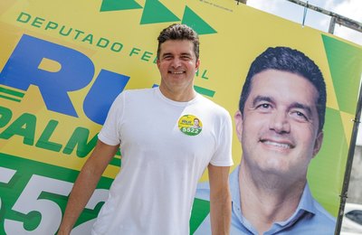 Rui Palmeira inicia campanha para deputado federal com grande adesivaço em Maceió