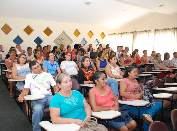 Nutricionistas da SEMED de São Miguel treinam gestores e merendeiras