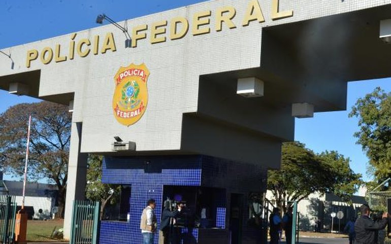 PF cumpre mandados de busca e apreensão em São Sebastião