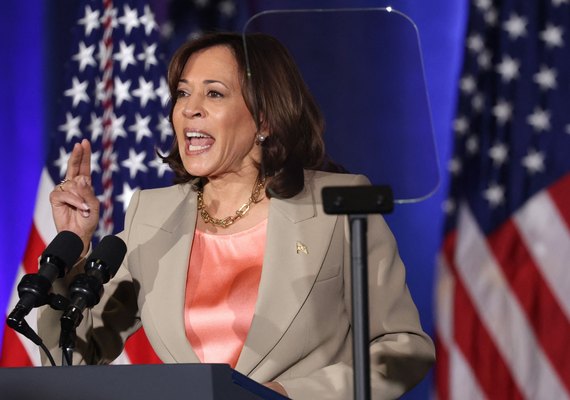 Kamala usa histórico como promotora em primeiro e-mail para arrecadação