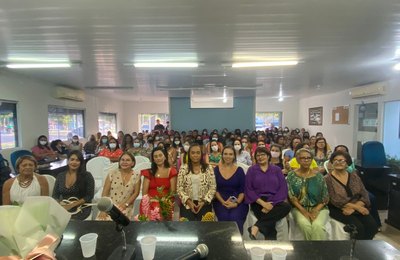 Empresária é homenageada em evento Mulheres na Vida Pública