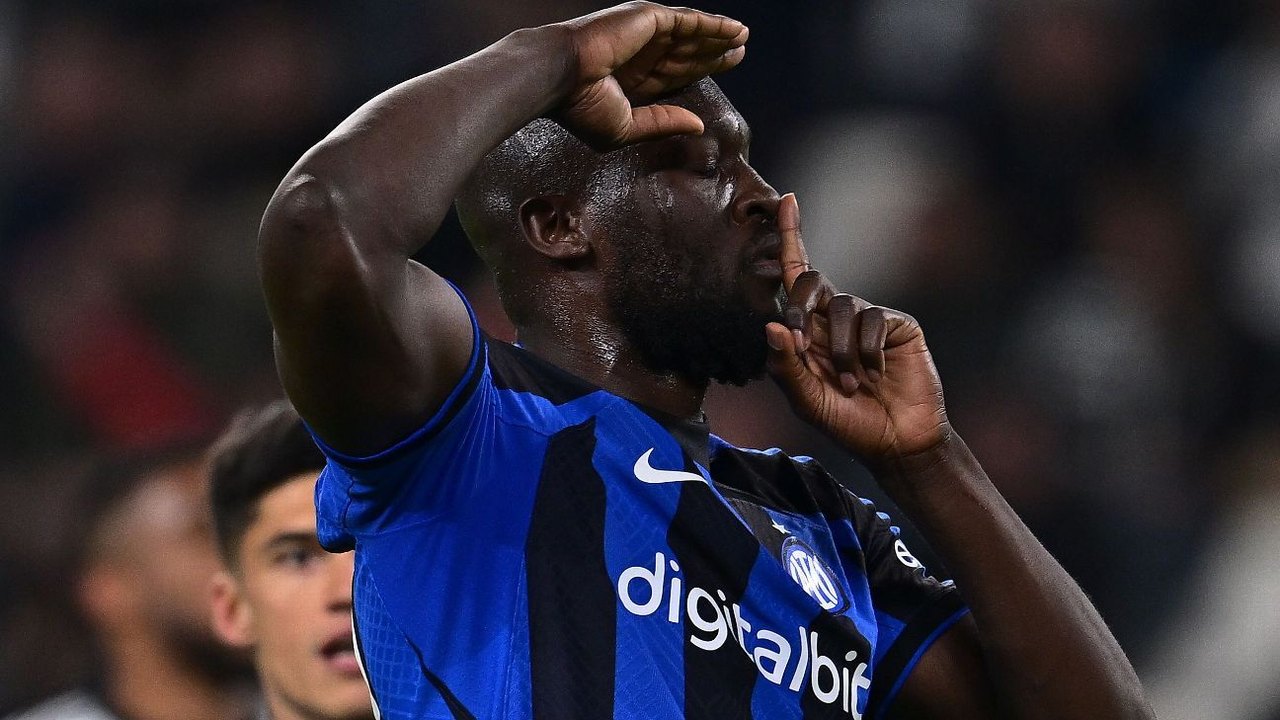 Atacante da Juventus reponde provocações racistas com gol 'cala boca' no Italiano