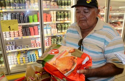 Vigilância Sanitária orienta sobre os cuidados ao adquirir alimentos