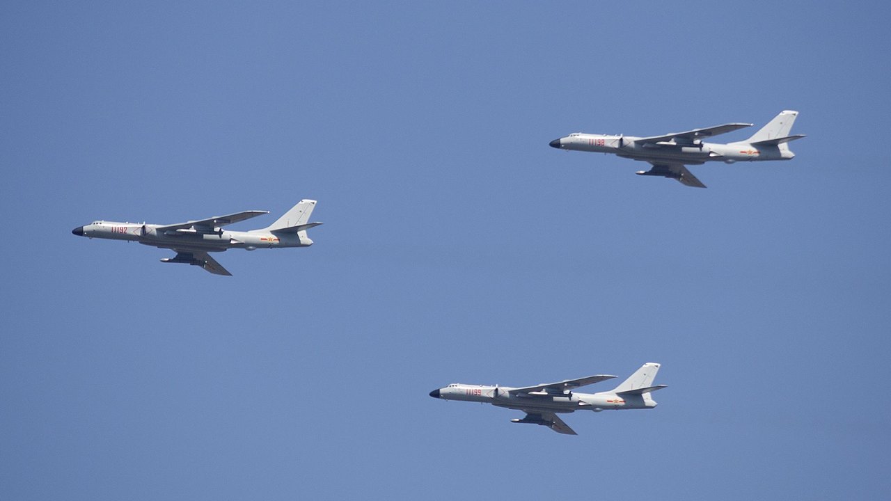 China testa bombardeiro nuclear H-6N e gera preocupação nos EUA