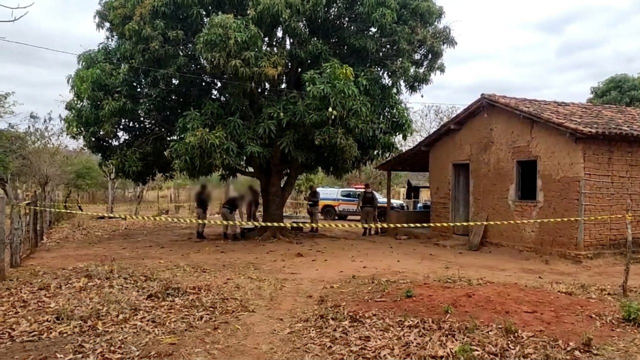 Idoso mata vizinho e é morto por filho da vítima após briga sobre pé de manga em MG