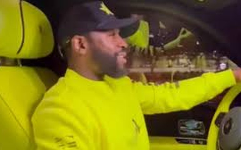 Com interiores 'ousados' e detalhes em ouro: Floyd Mayweather compra mais 4 carros de luxo na mesma semana; vídeos