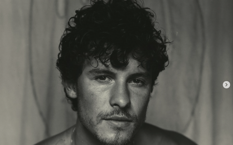 Shawn Mendes e Bruna Marquezine são flagrados juntos em show de Dua Lipa