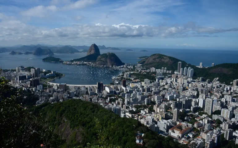 'A Zona Norte ganhou estradas e perdeu praias. Isso representa um racismo ambiental', diz autor de livro sobre os aterros que mudaram o Rio