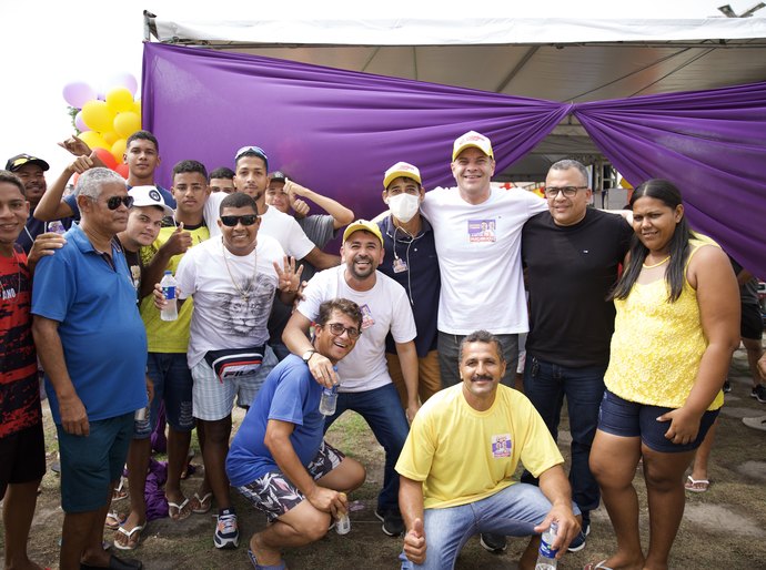 Adesivaço Antonino e Dalmo atrai multidão em Piaçabuçu