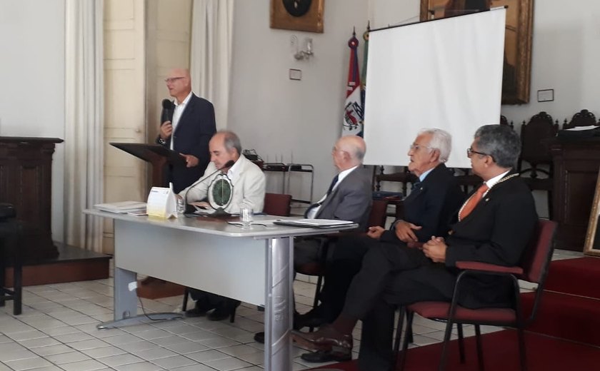 Professor Edvaldo Nascimento toma posse no Instituto Histórico e Geográfico de Alagoas (IHGAL)