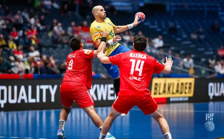 Brasil oscila, mas supera Chile na 2ª fase do Mundial de Handebol