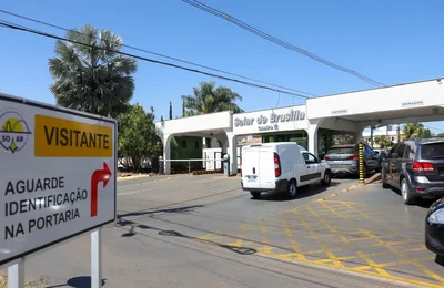Moraes manda vistoriar carros e área externa da casa de Bolsonaro
