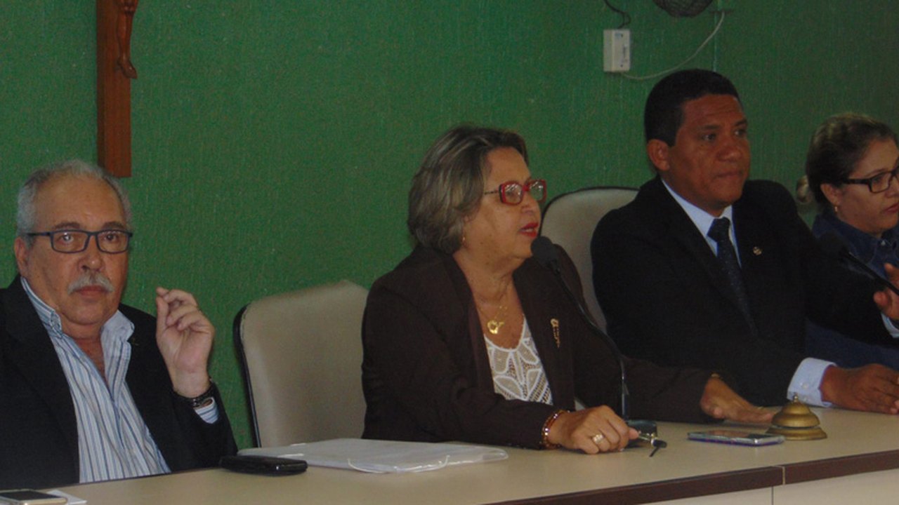 Apenas três vereadores comparecem à audiência para debater a saúde em Palmeira
