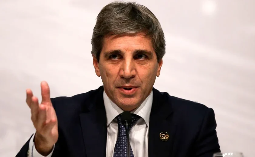 Argentina: Caputo reage ao Senado e afirma que governo 'nunca se desviará de seu rumo'