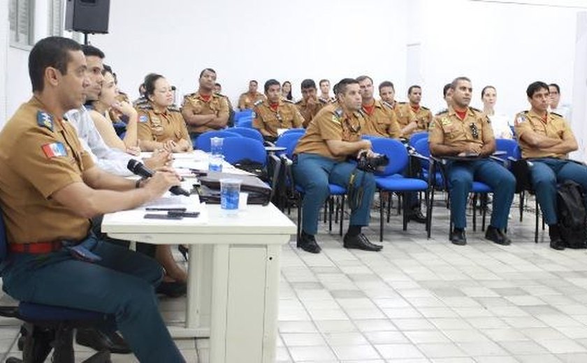 Oficiais do Corpo de Bombeiros apresentam trabalhos finais de curso