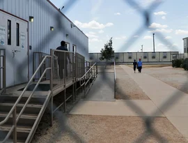 Juiz federal ordena a libertação da família do homem acusado de ataque com bomba incendiária no Colorado