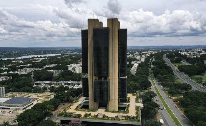Cenário exige cautela diante de crise hídrica e variantes da covid-19