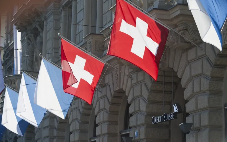 Promotores da Suíça investigam compra do Credit Suisse pelo UBS, orquestrada pelo governo