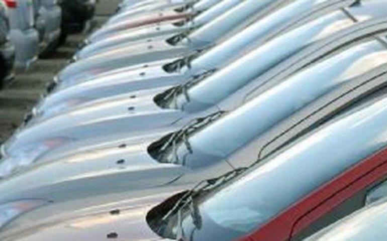 Venda de veículos novos cai 75,9% em abril e tem pior quadrimestre desde 2006