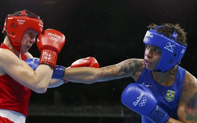 Casa de apostas ganha leilão de medalha por R$ 150 mil e devolve à brasileira que a ganhou