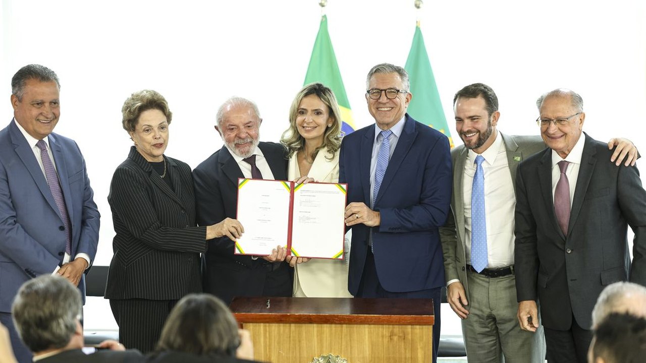 Lula anuncia rede nacional de hospitais inteligentes do SUS ao lado de Dilma Rousseff