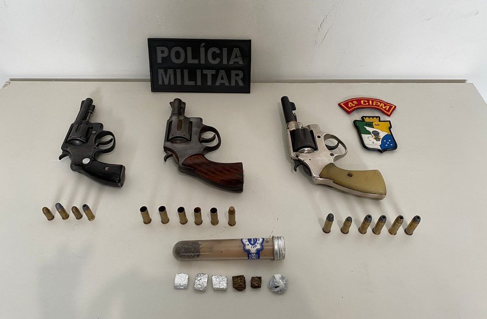 Troca de tiros termina com homem morto e armas apreendidas em Simão Dias