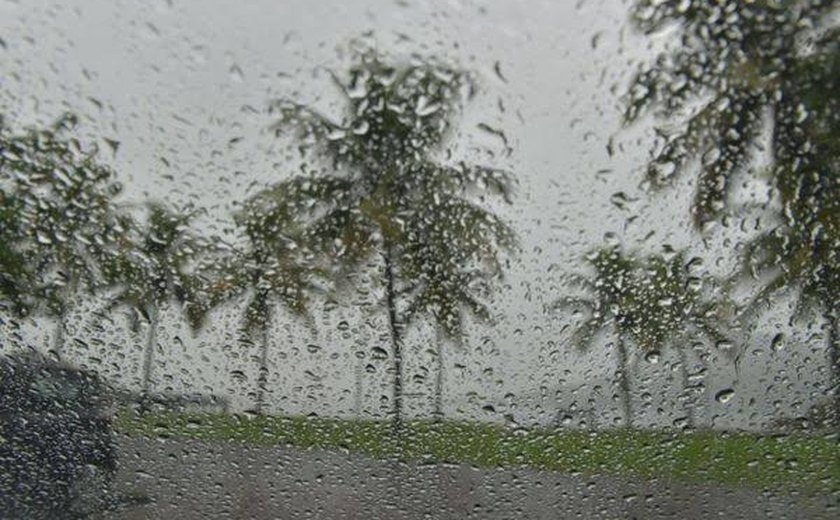 Inmet emite alerta de chuvas para Maceió e outras 36 cidades em Alagoas