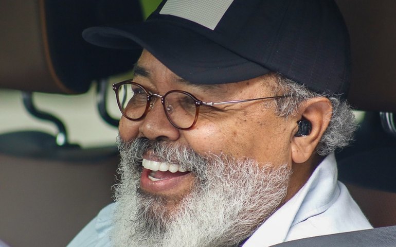 Jorge Aragão tem previsão de alta após diagnóstico de câncer; saiba estado de saúde do cantor