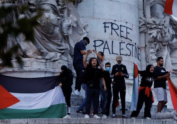 Ameaça de bomba no Louvre, protestos e ataque com faca: França vive tensões durante crise em Gaza