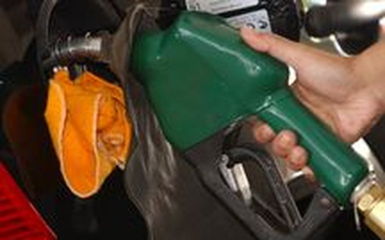 Preço da gasolina nas refinarias é mantido na máxima de R$ 2,2514 para dia 18
