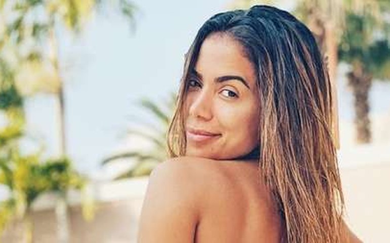 Anitta evitará falar de política em novo programa direto de casa