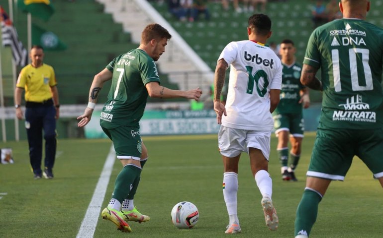 Guarani vence o Sampaio Corrêa, mas segue na zona de rebaixamento da Série B