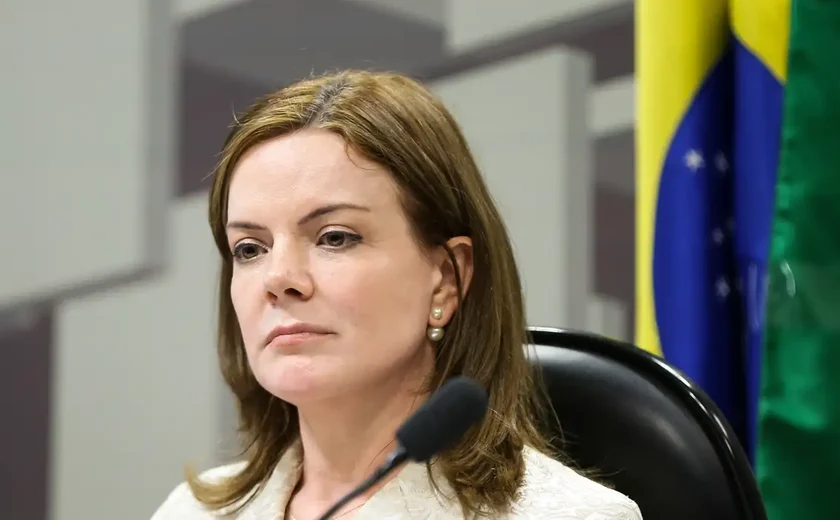 Lula escolhe Gleisi Hoffmann ministra para substituir Padilha na articulação política
