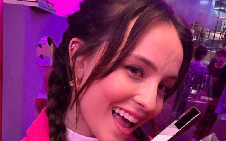 Larissa Manoela consegue romper sociedade com os pais na Justiça após embate familiar