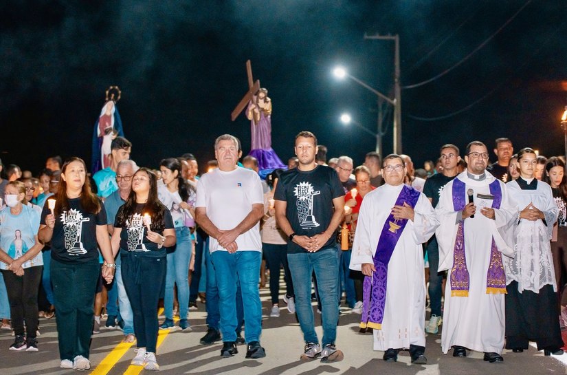 Sexta-feira da Paixão: Fiéis mantêm tradicional subida ao Alto do Cruzeiro em Murici
