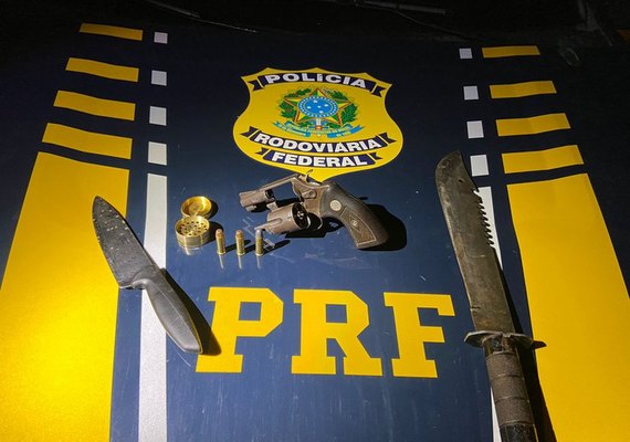 Polícia Rodoviária Federal prende homem em Porto Real do Colégio por porte ilegal de arma