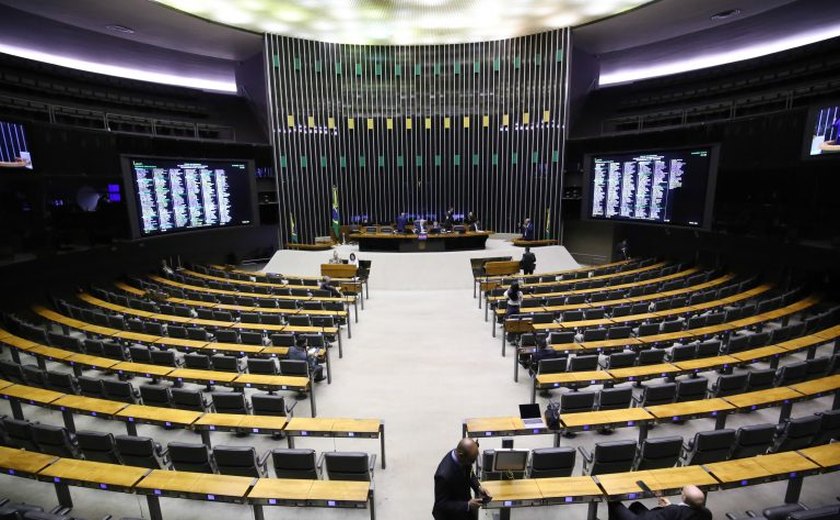 Câmara vota proposta que proíbe cobrança por bagagem de mão em voos comerciais