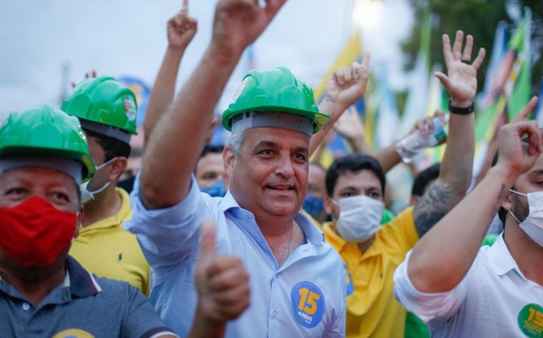 Alfredo ressalta importância do Benedito Bentes e confirma propostas para região na maior caravana do segundo turno