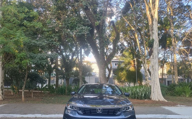 City Sedan 2025 segue eficiente e tem amplos recursos de segurança