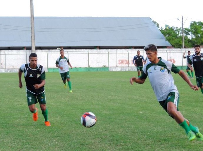 Técnico Joécio Barbosa comandou apronto na tarde de terça-feira